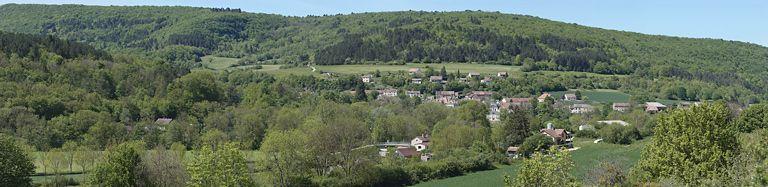 Grand panorama sur le village de Barbirey-sur-Ouche.