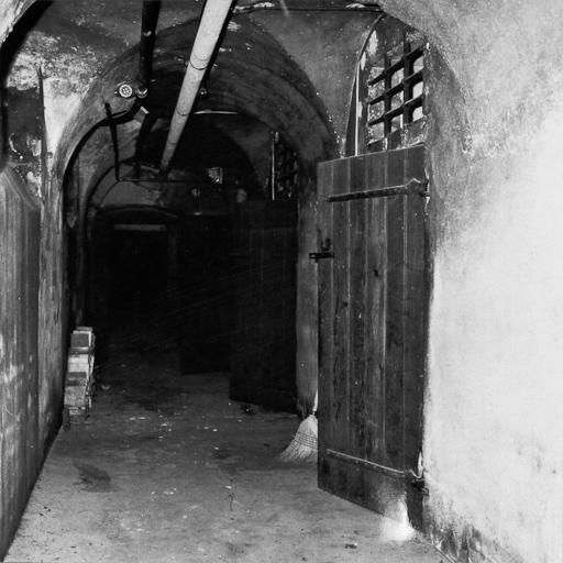Couloir du sous-sol.