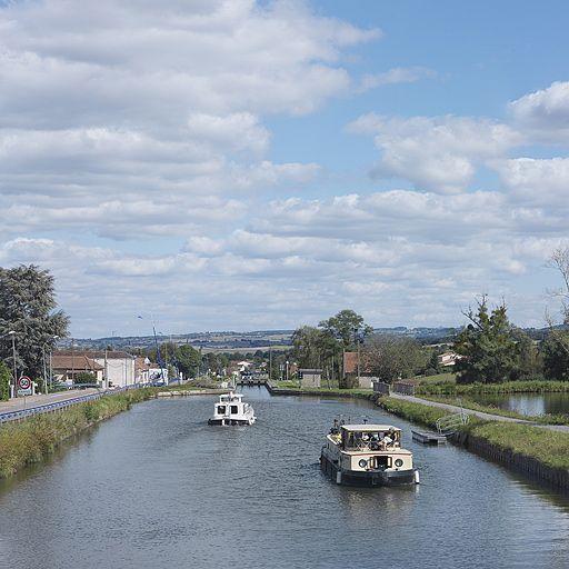 Echelle d'écluses depuis le pont sur l'écluse 01.