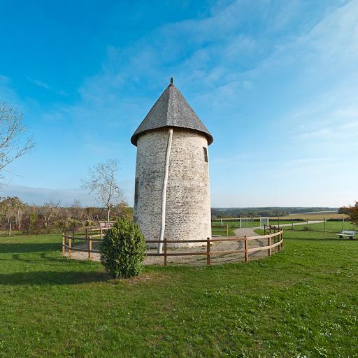 Vue d'ensemble du moulin avec son gouvernail.