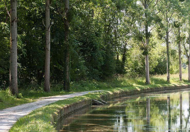 Le déversoir côté canal.