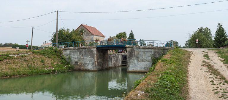 Le pont vu d'aval.
