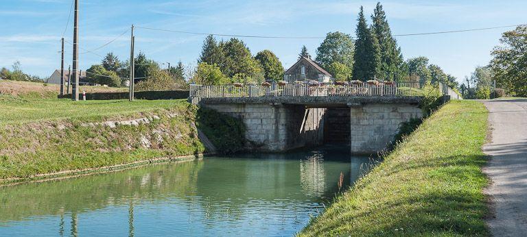 Le pont vu d'aval.