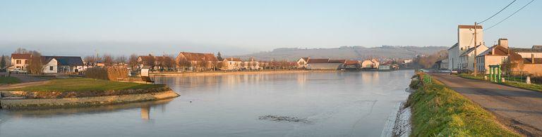 Port de Pouilly-en-Auxois (canal de Bourgogne)