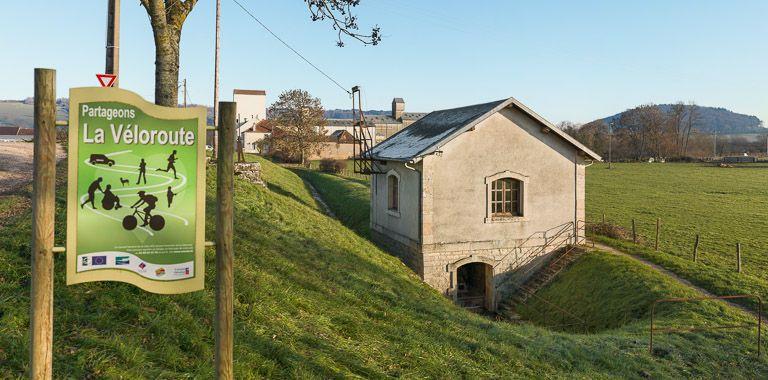 Centrale hydroélectrique (canal de Bourgogne)