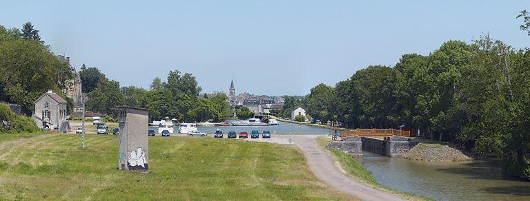 Château fort (paysages du canal du Nivernais)