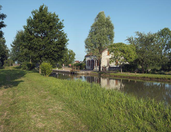 Le site d'écluse, d'amont.