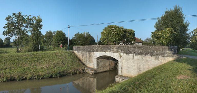 Vue d'aval du pont.