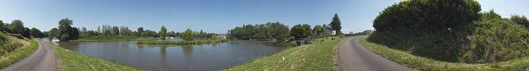 Panorama du port. A droite le barrage et le site d'écluse.
