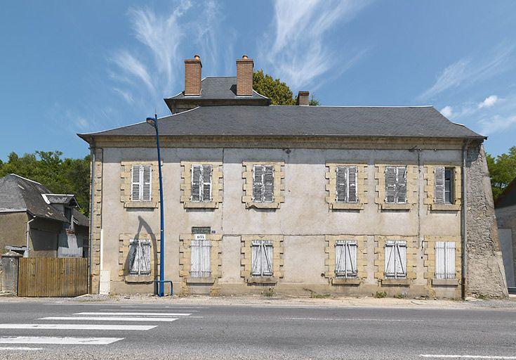La maison éclusière, vue de face.
