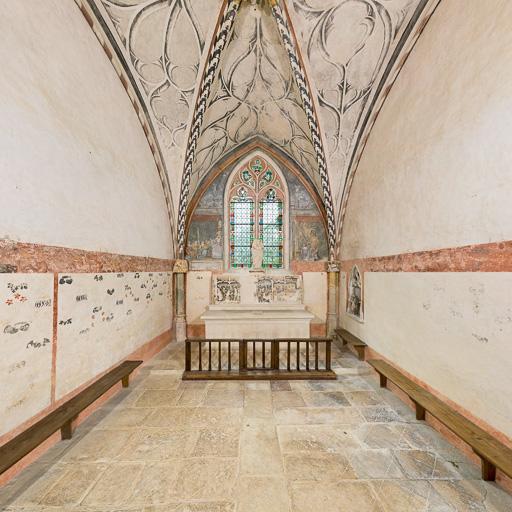 Vue d'ensemble de l'intérieur, depuis l'entrée.