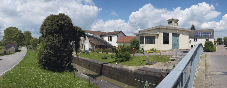 Le site avec la station de pompage et la maison éclusière.