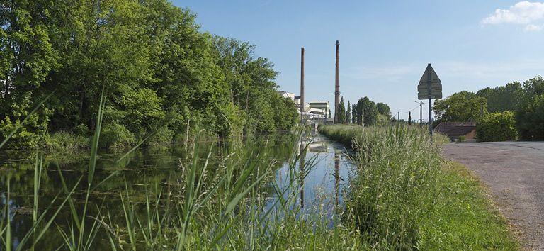 L'embranchement avec l'usine Vérallia à droite.