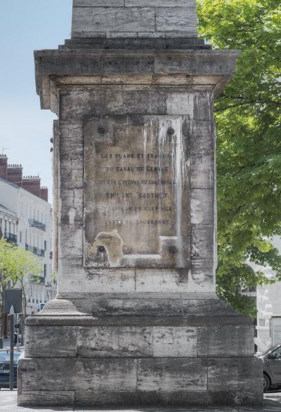 Détail des inscriptions, face est.
