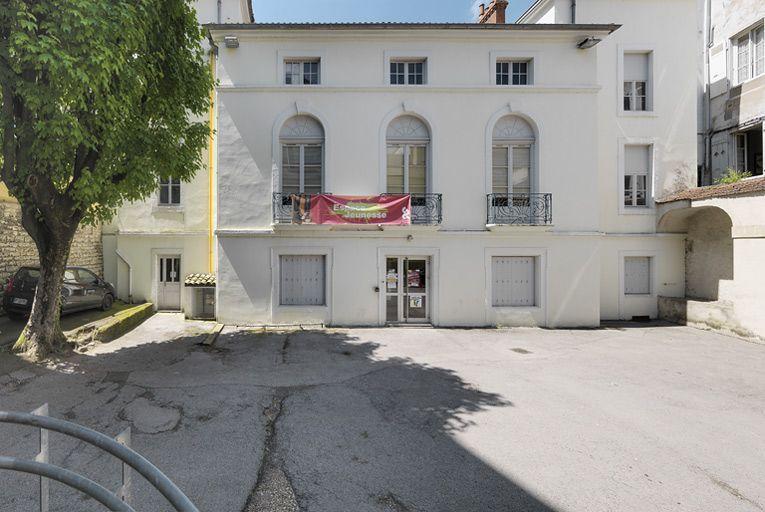 Façade sur cour de la maison des Arquebusiers.