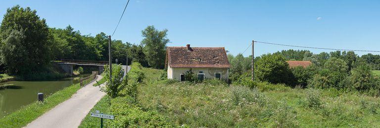 Vue d'ensemble du site abandonné.