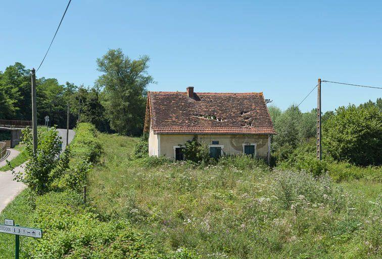 La maison de face.