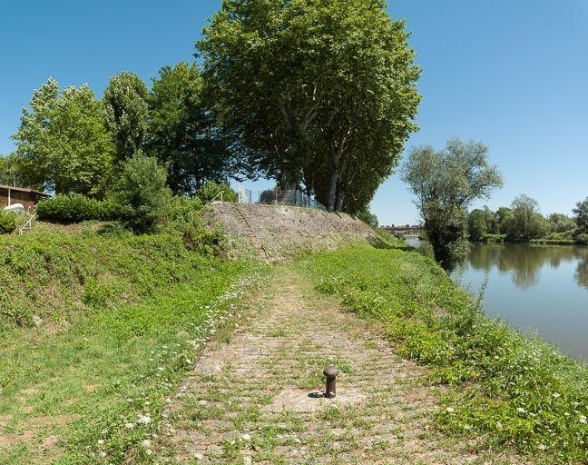 La Loire et le camping depuis le bajoyer.