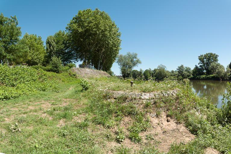 L'ancien bajoyer et la Loire.