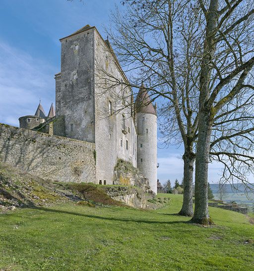 La tour carrée vue du nord-ouest.