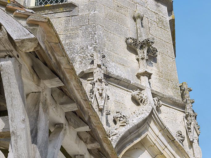 Sculpture de la porte du grand logis.