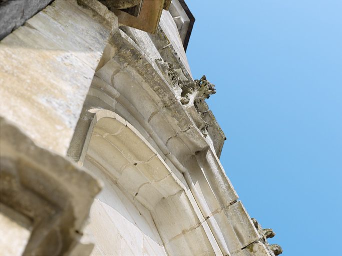 Sculpture de la porte du grand logis.