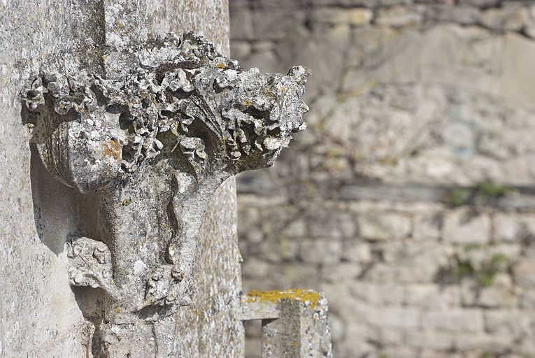 Sculpture de la porte du grand logis.