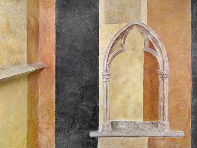 Le lavabo liturgique dans la chapelle de face.
