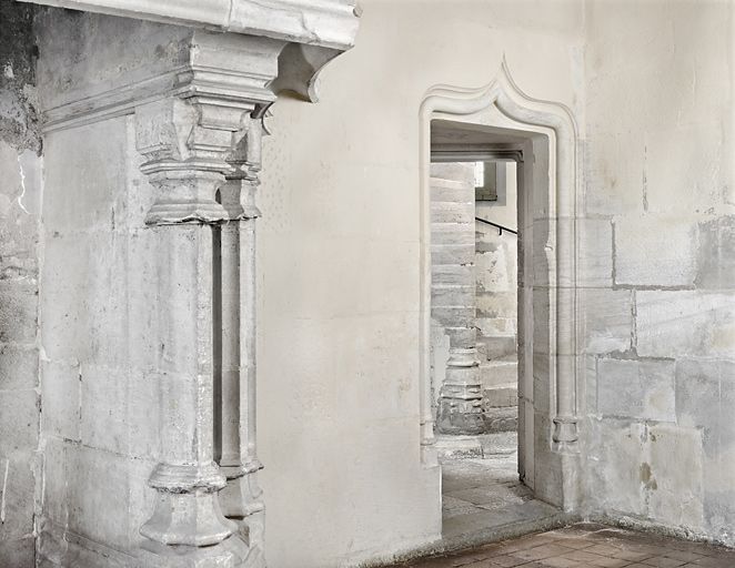 Départ de l'escalier en vis du grand logis.
