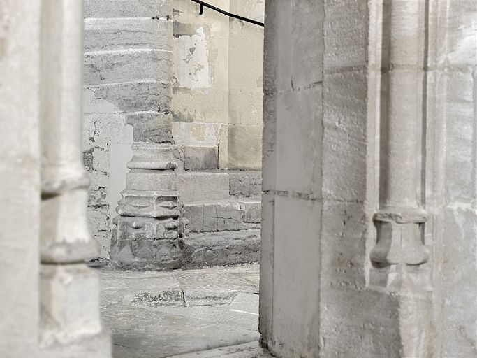 Départ de l'escalier en vis du grand logis.