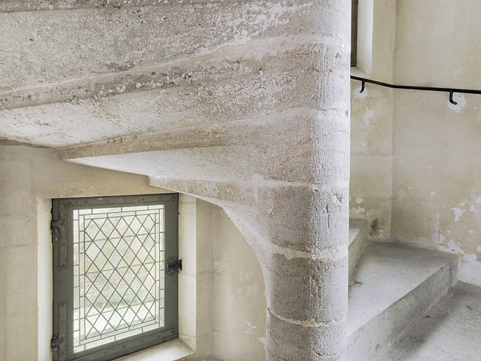 Détail de l'escalier en vis du grand logis.