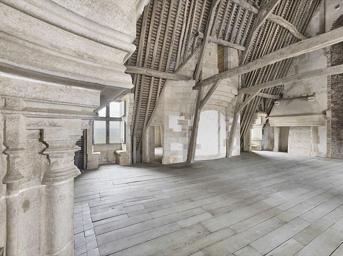 Combles : au-dessus du grand logis.