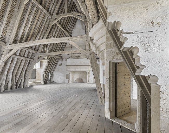 Combles : au-dessus du grand logis. Profil de la moulure de la fenêtre.