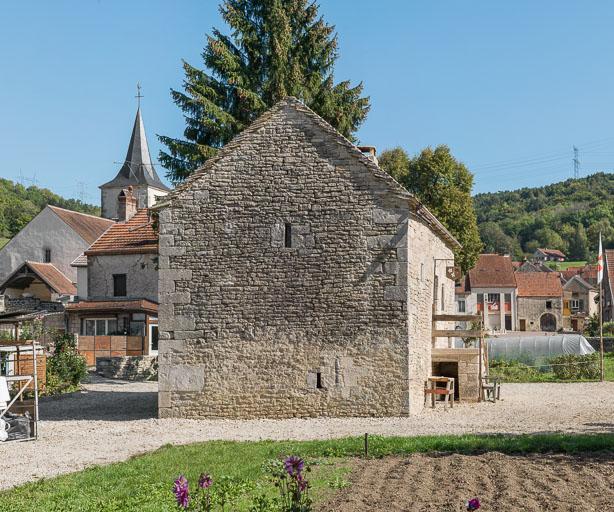 Mur pignon avec jours en archère.