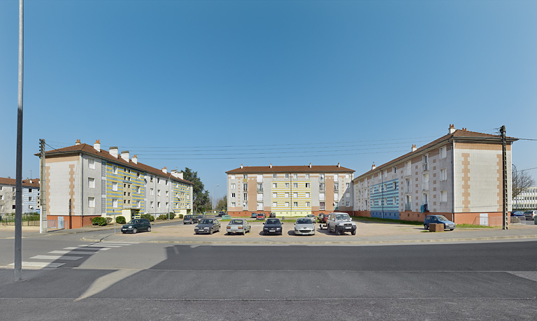 Bâtiments A et B : façades postérieures ; bâtiment C : façade antérieure.