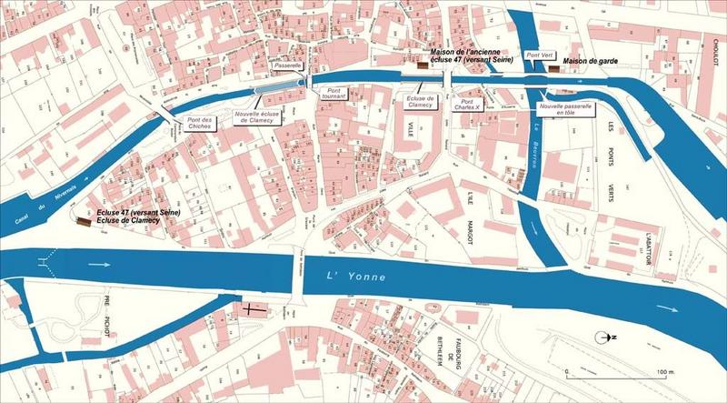 Carte schématique de l'ancien tracé du canal du Nivernais dans la ville de Clamecy avec étiquettes de description des différents éléments.
