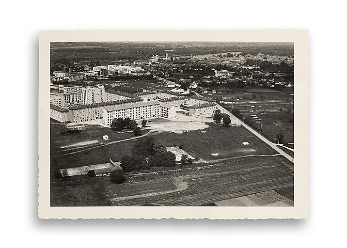 Vue aérienne du quartier Saint-Laurent en construction. Photographie ancienne, s.d., [1970-1971]. (Archives municipales Cosne-Cours-sur-Loire, 202W683 - 2Fi78)
