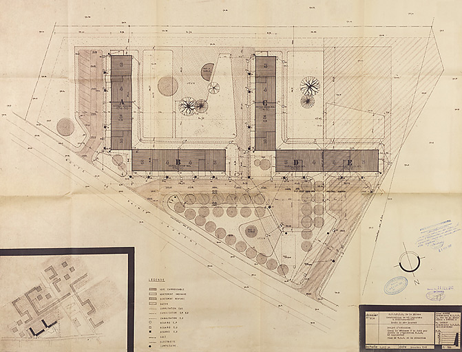 Bâtiment A à K : première tranche de 48 logements, bâtiments A, B, C et D, plan de masse ; L. Robert, G. Denise, décembre 1961. (Archives municipales Cosne-Cours-sur-Loire, 200 W 11 - PC 542)
