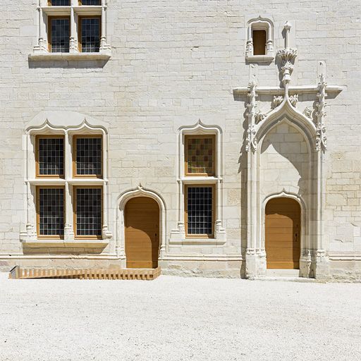 Logis des Hôtes : détail de la façade.