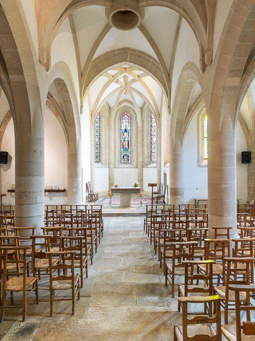 Vue d'ensemble de l'intérieur de la chapelle, vers le choeur.