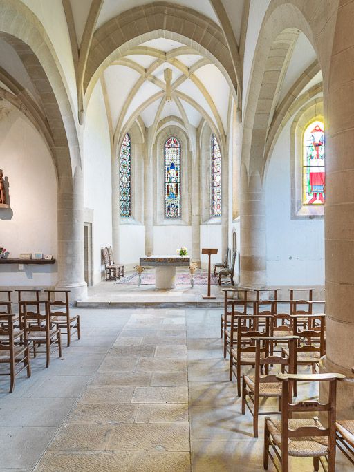 Vue d'ensemble de l'intérieur de la chapelle, vers le choeur.