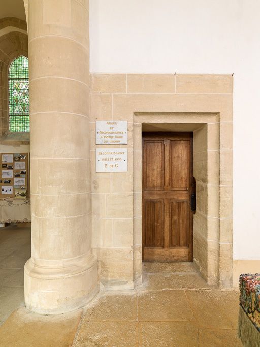 Vue de la porte de la sacristie.