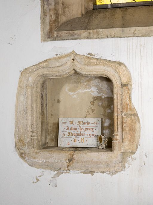 Vue du lavabo du choeur.