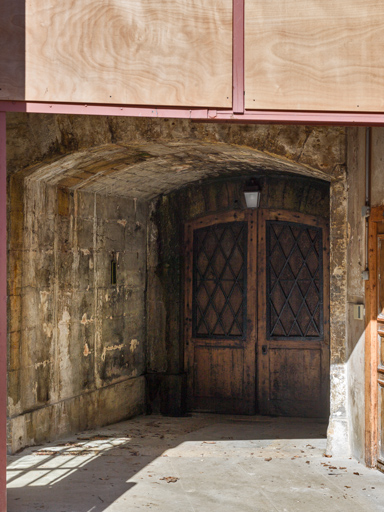 Entrée de la tour au rez-de-chaussée.