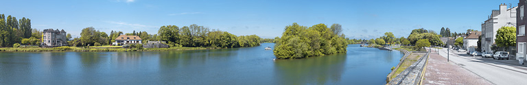 Panorama de Seurre avec l'île aux Boeufs au premier plan.