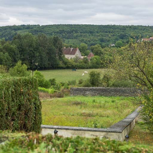 Vue de la façade postérieure depuis la rue des Juifs.