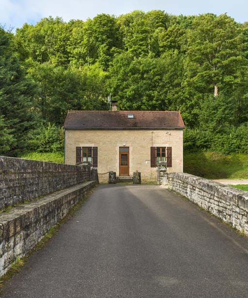 Vue rapprochée de la maison.