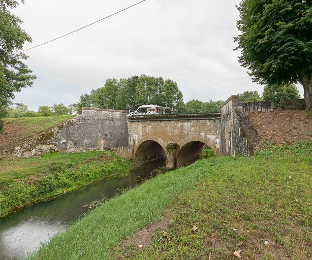 Vue d'ensemble, rive droite.