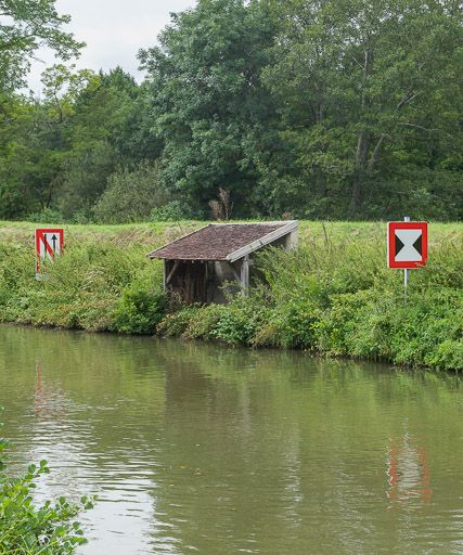 Lavoir de Crain (canal du Nivernais)