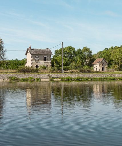 Écluse de garde de Vermenton (canal du Nivernais)